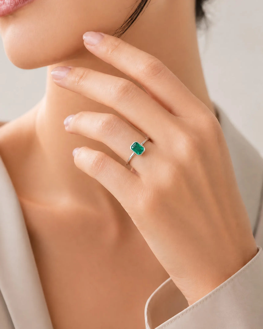 Square natural emerald solitaire ring in 18K White Gold | SARATTI