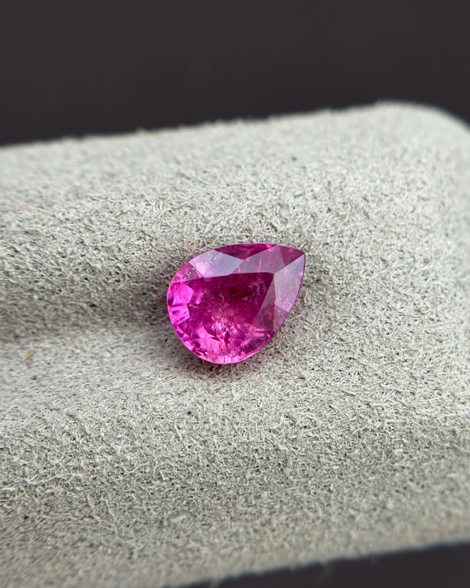 Sri Lankan Purplish Pink Sapphire 1.2ct Pear Cut face-up view | SARATTI