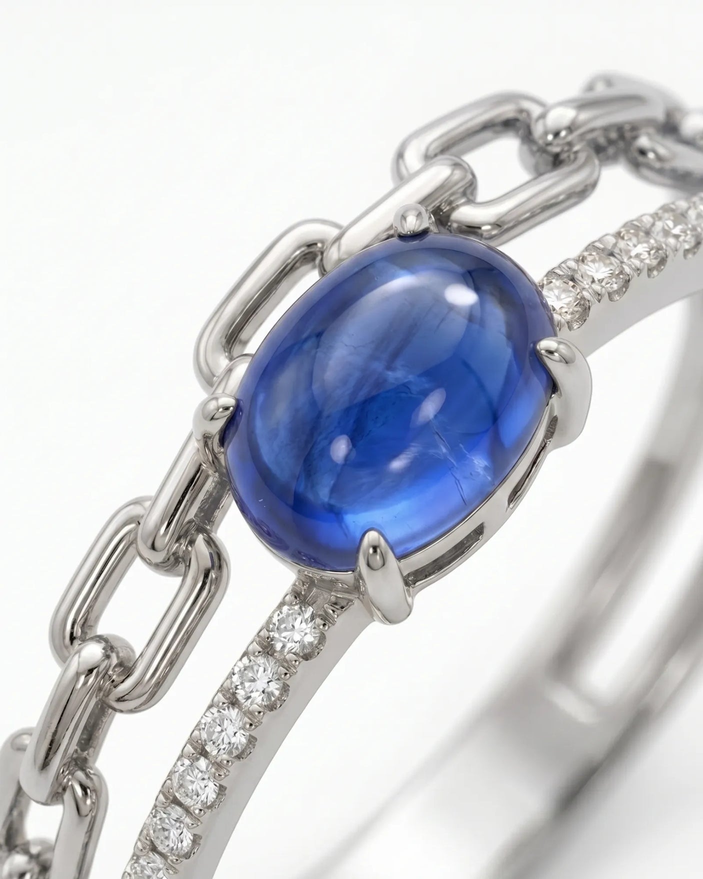 Stackable sapphire and diamond chain ring with oval cabochon in 18K white gold | SARATTI