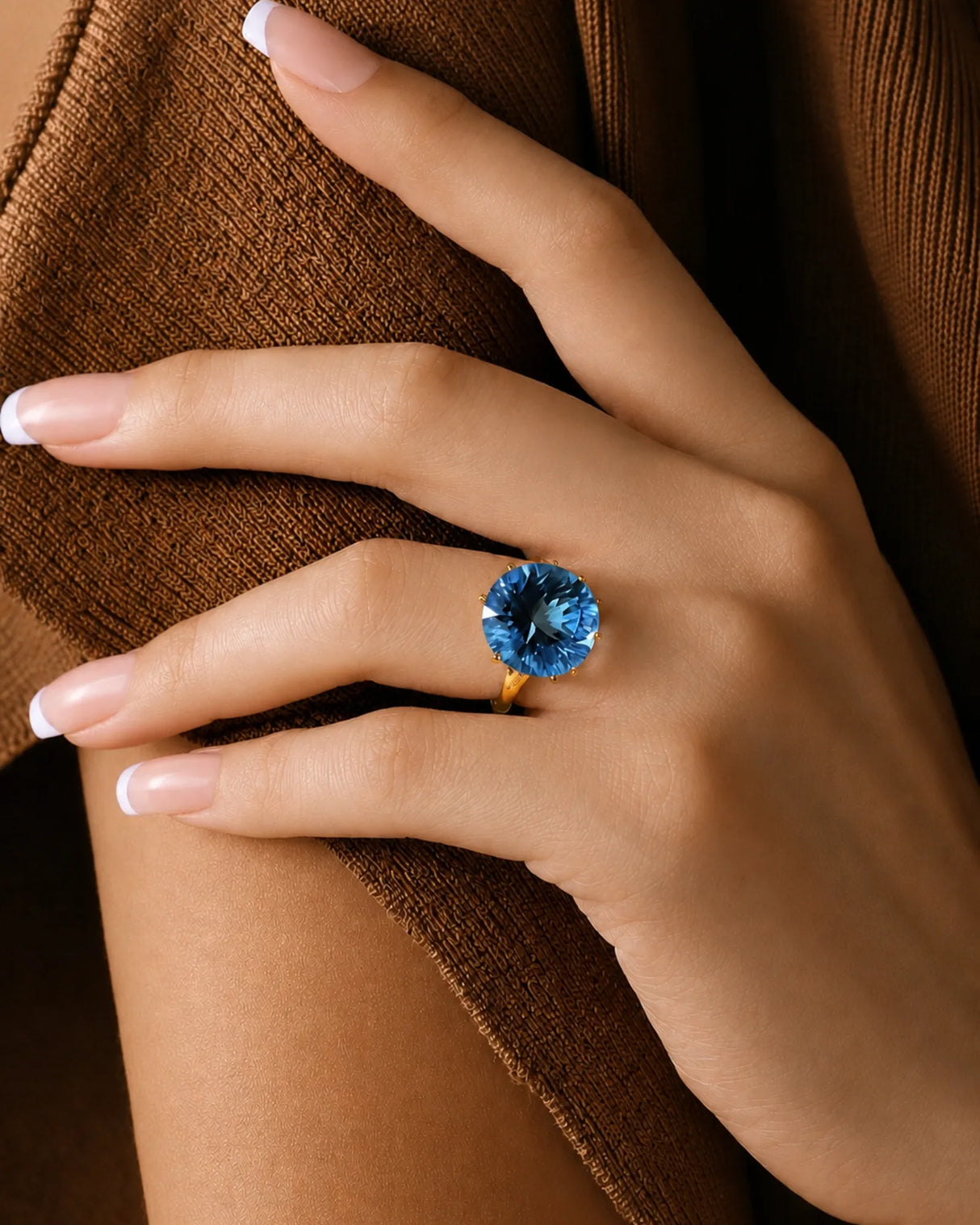 Swiss Blue topaz anniversary ring with pavé diamonds and sculpted shoulders in 18K yellow gold | SARATTI