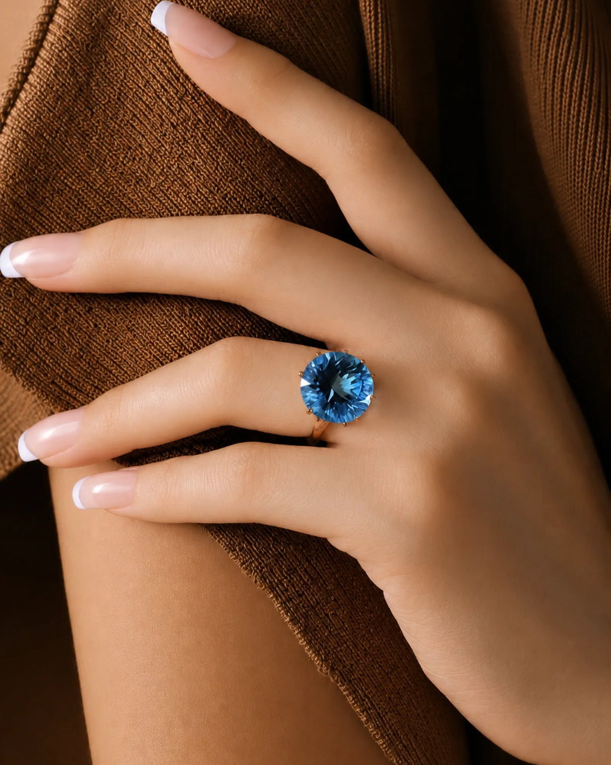 Swiss Blue topaz anniversary ring with pavé diamonds and sculpted shoulders in platinum | SARATTI