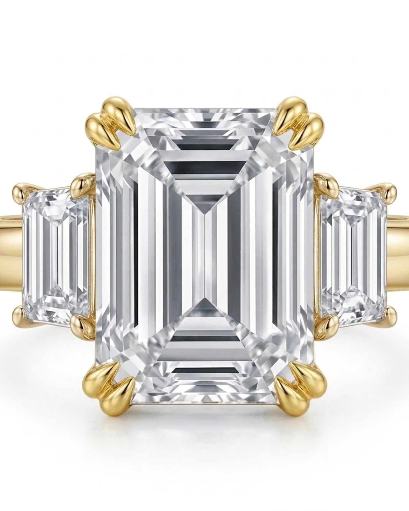 Three-stone diamond engagement ring in 18K yellow gold for an elegant romantic proposal - SARATTI