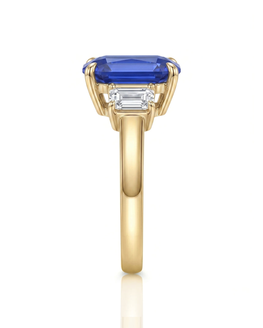 Three-stone sapphire ring with step-cut diamonds and architectural 18K yellow gold setting | SARATTI