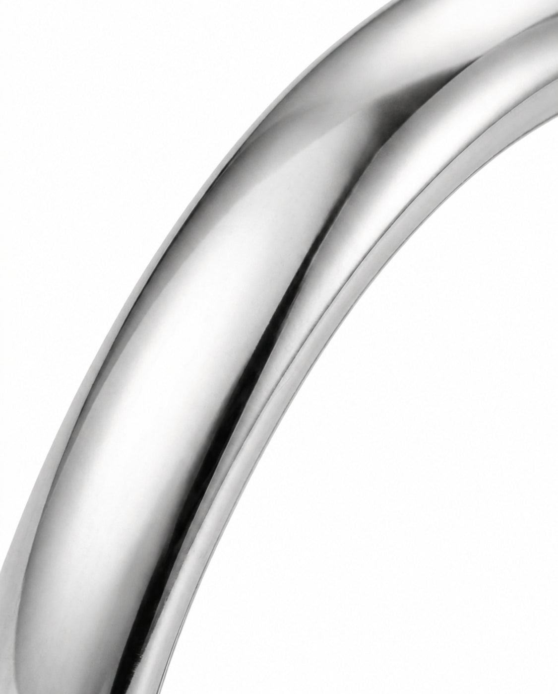 Timeless plain wedding band in Platinum | SARATTI
