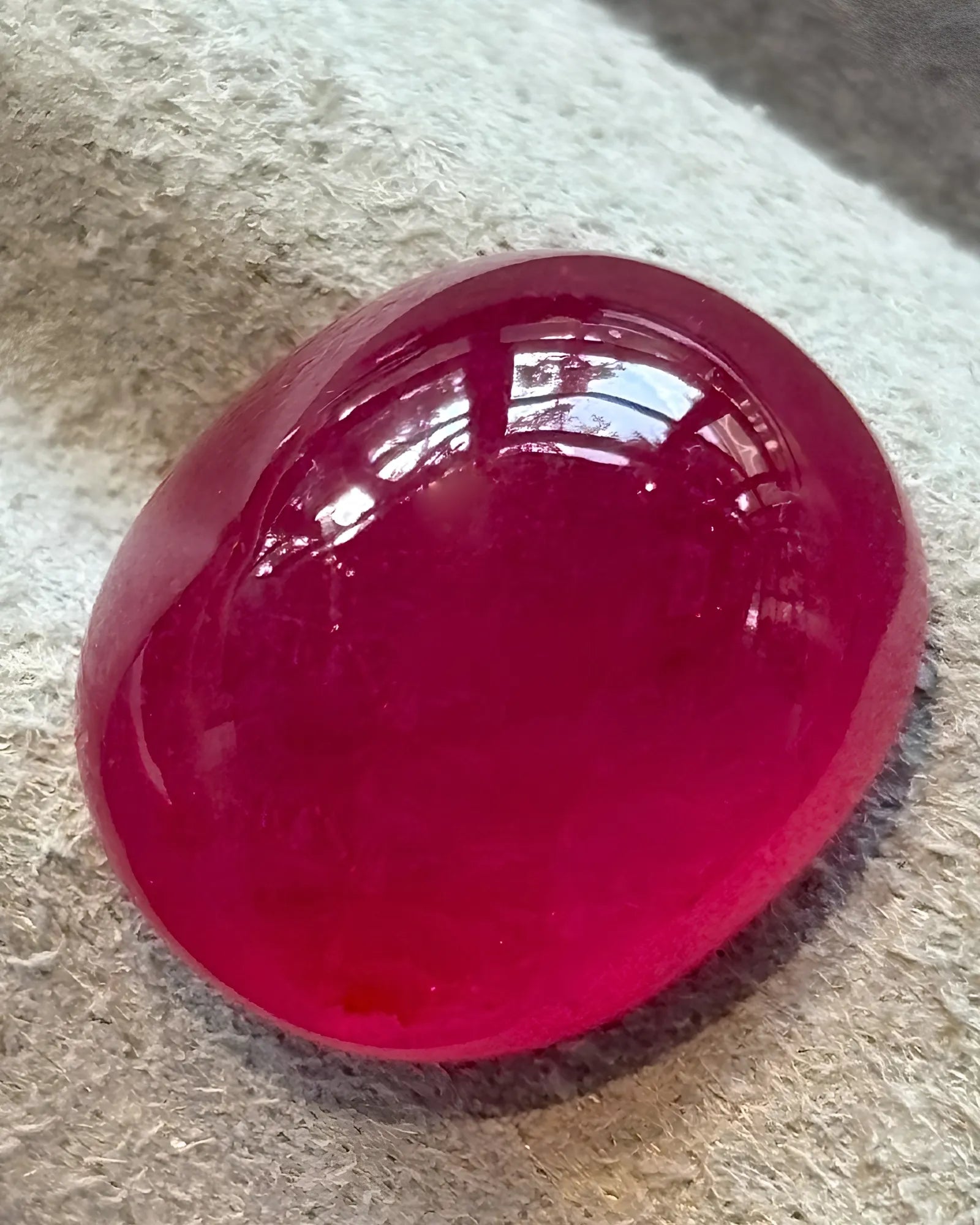 Treated glass-filled Natural Ruby detailed three-quarter view | SARATTI