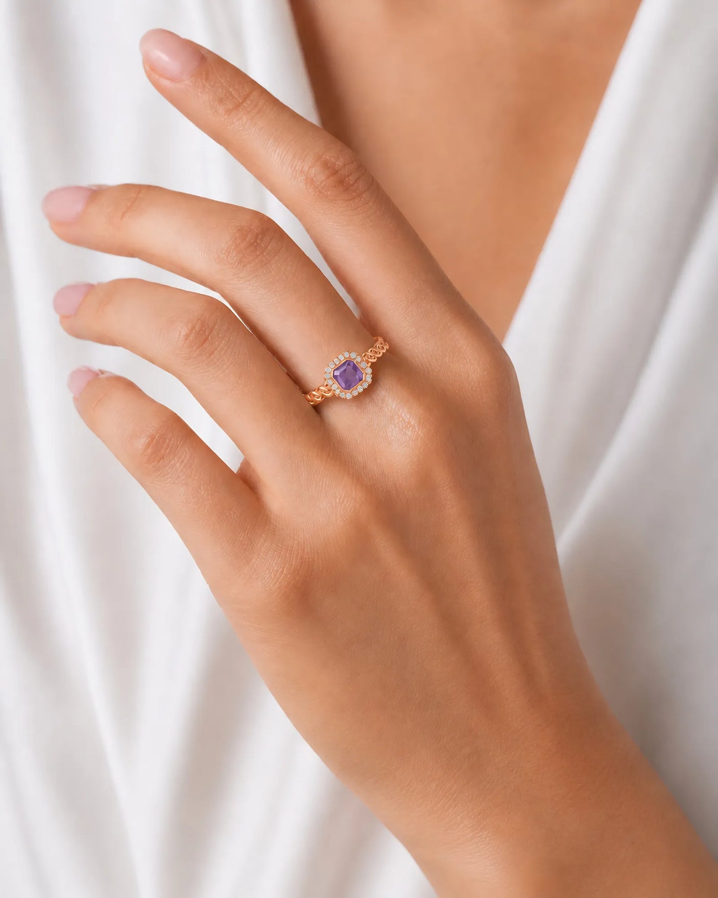 Twisted shank purple sapphire ring with diamond halo in 18K Rose Gold | SARATTI