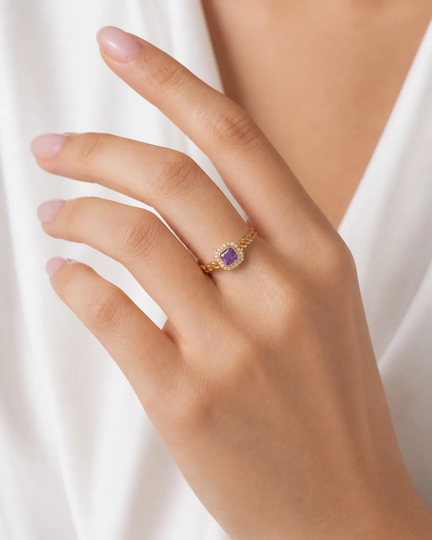 Twisted shank purple sapphire ring with diamond halo in 18K Yellow Gold | SARATTI