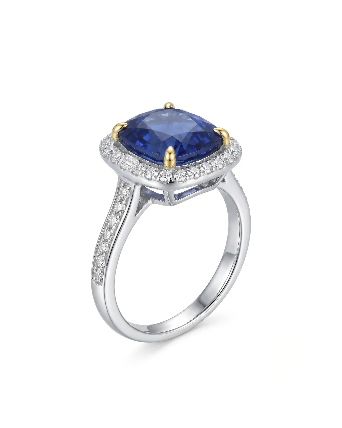 Two-tone sapphire ring with yellow gold prongs and diamond halo in 18K white gold | SARATTI
