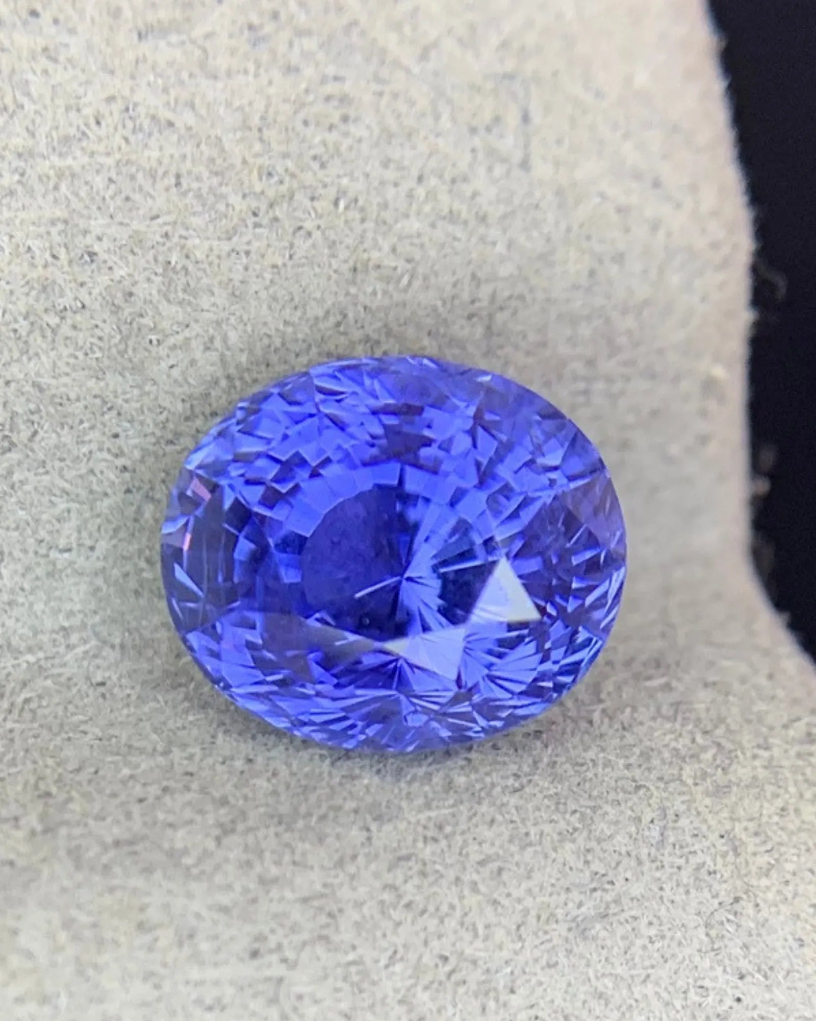 Unheated Natural Cornflower Blue Sapphire 4.03ct oval loose gemstone | SARATTI