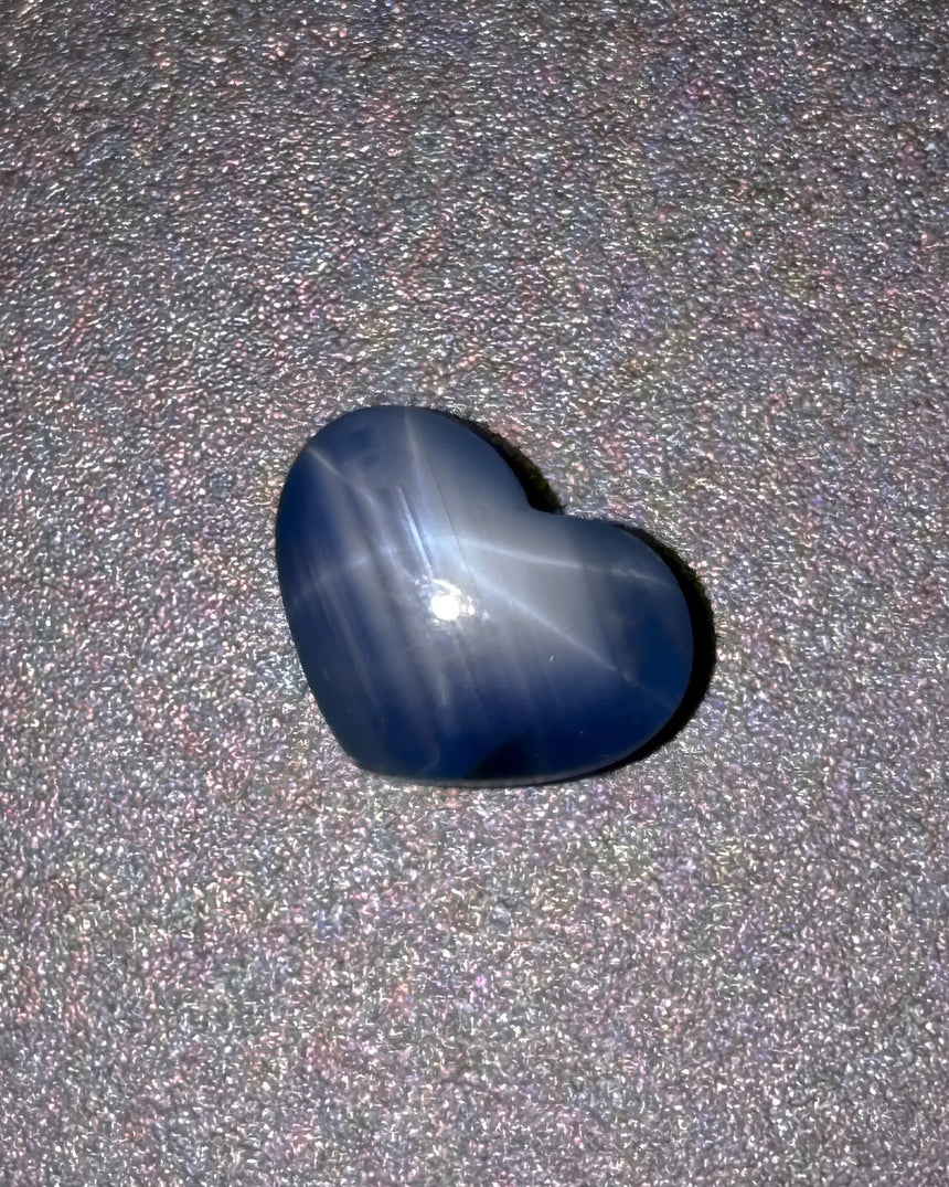 Unheated Star Sapphire with six-rayed asterism under point light | SARATTI