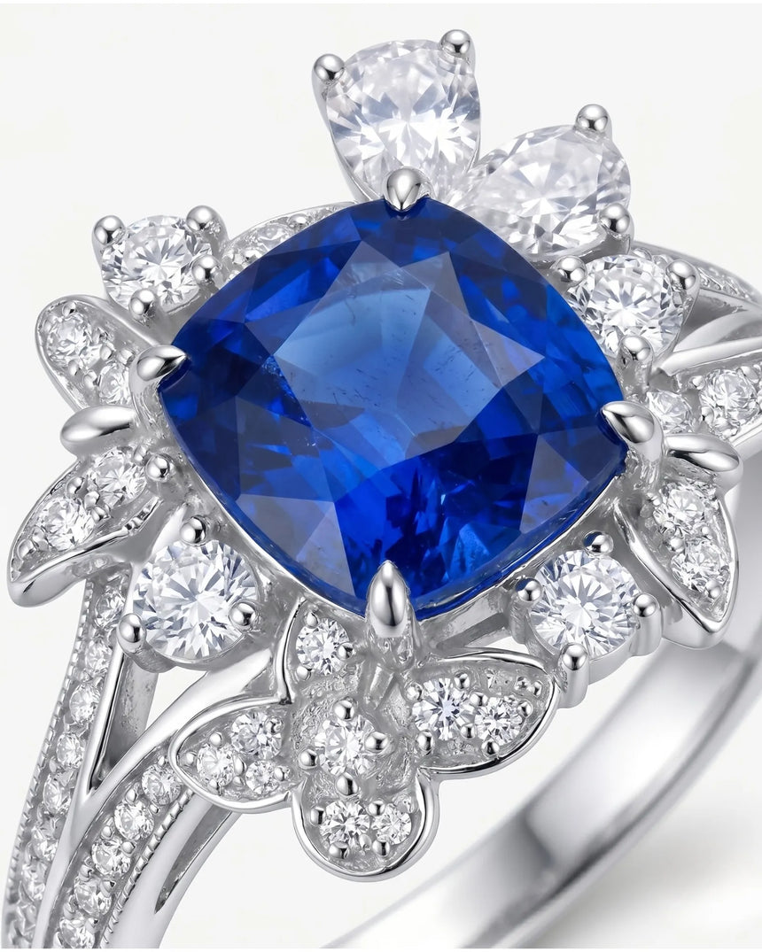 Unheated royal blue sapphire ring framed by mixed-cut diamonds in platinum | SARATTI