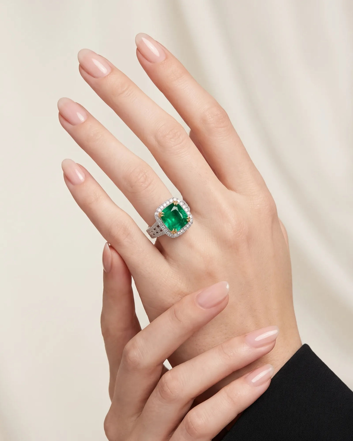 VERDARA emerald cushion diamond halo ring | SARATTI