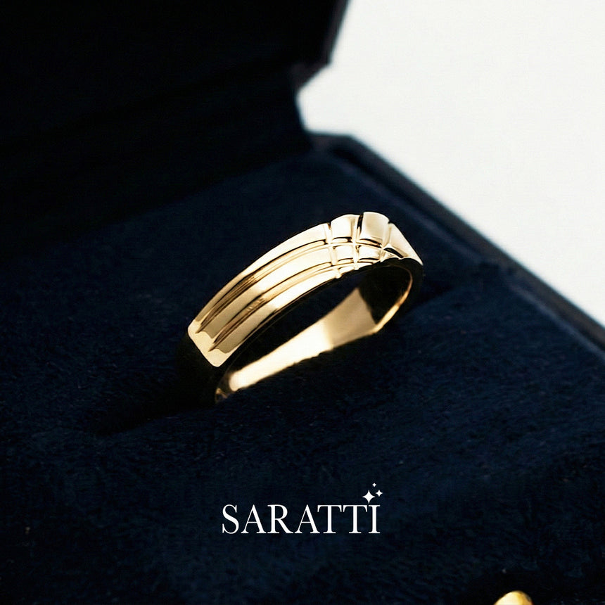 Mens comfort fit wedding band crosshatch pattern design detail in 18K yellow gold | SARATTI