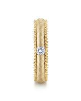 Vintage-inspired 18K yellow gold wedding ring with textured center, beaded edges, and geometric detailing | SARATTI