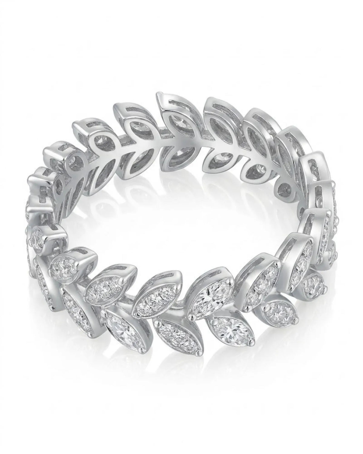 Vintage-inspired diamond wedding ring with structured Art Deco lines and refined accents in 18K white gold | SARATTI