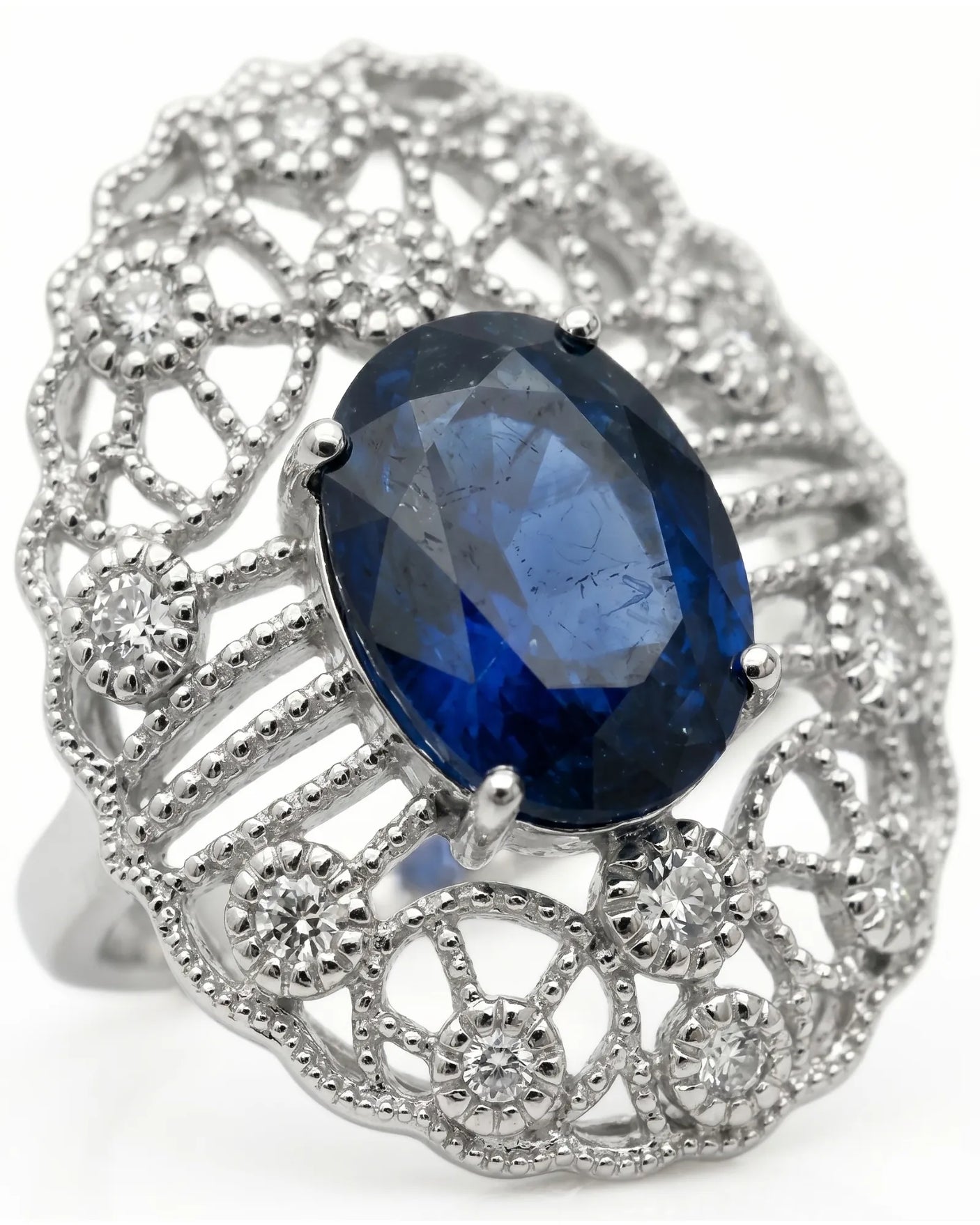 Vintage-inspired sapphire ring with open lace filigree design in polished platinum | SARATTI