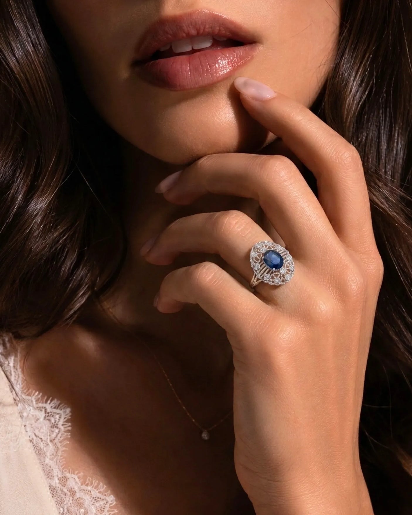 Vintage-inspired sapphire ring with open lace filigree design in white gold | SARATTI