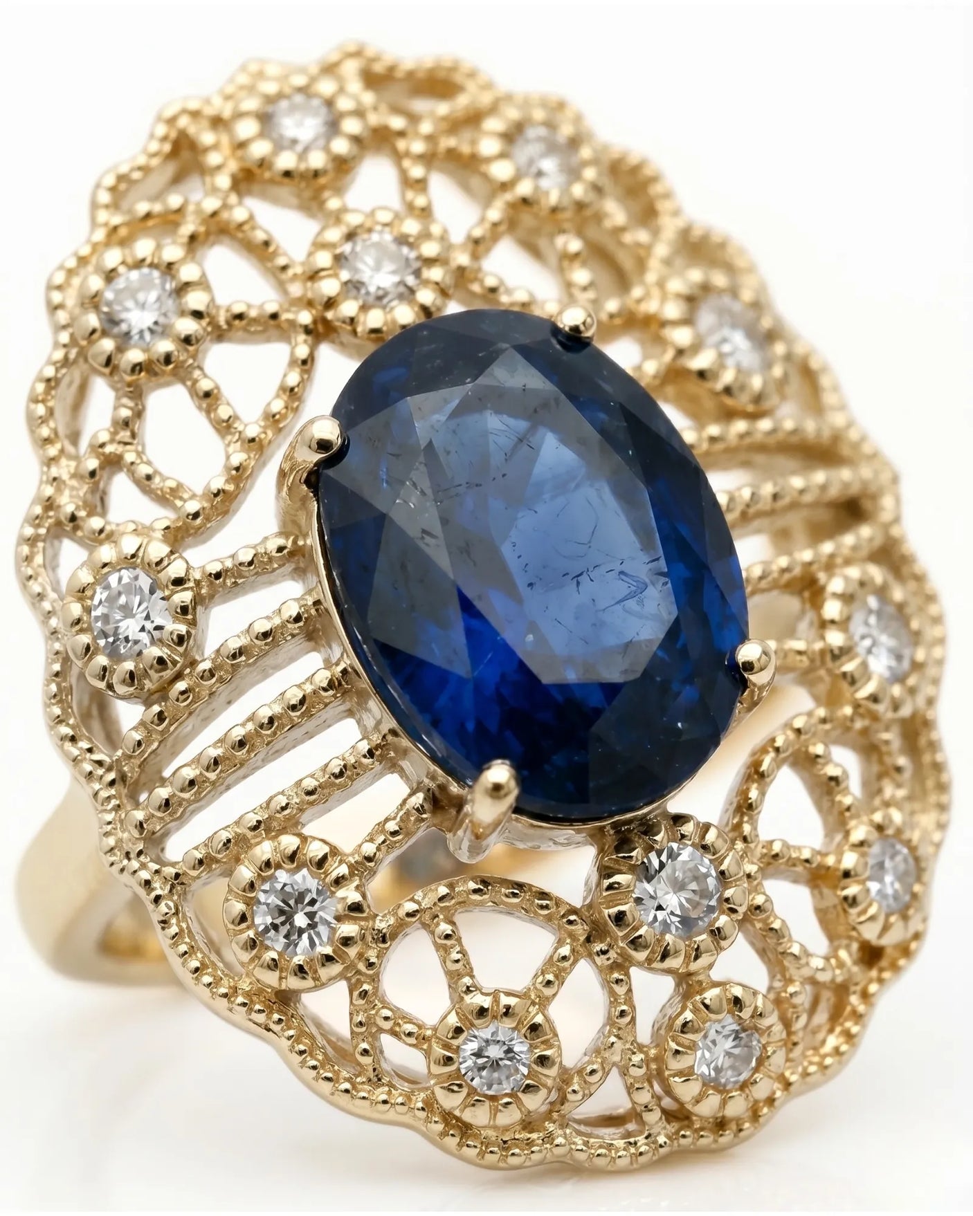 Vintage-inspired sapphire ring with open lace filigree design in yellow gold | SARATTI