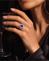 Vintage sapphire ring with round and kite-shaped diamond halo in white gold | SARATTI