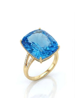 Vivid Swiss Blue cushion topaz ring with diamond split shank in 18K yellow gold | SARATTI