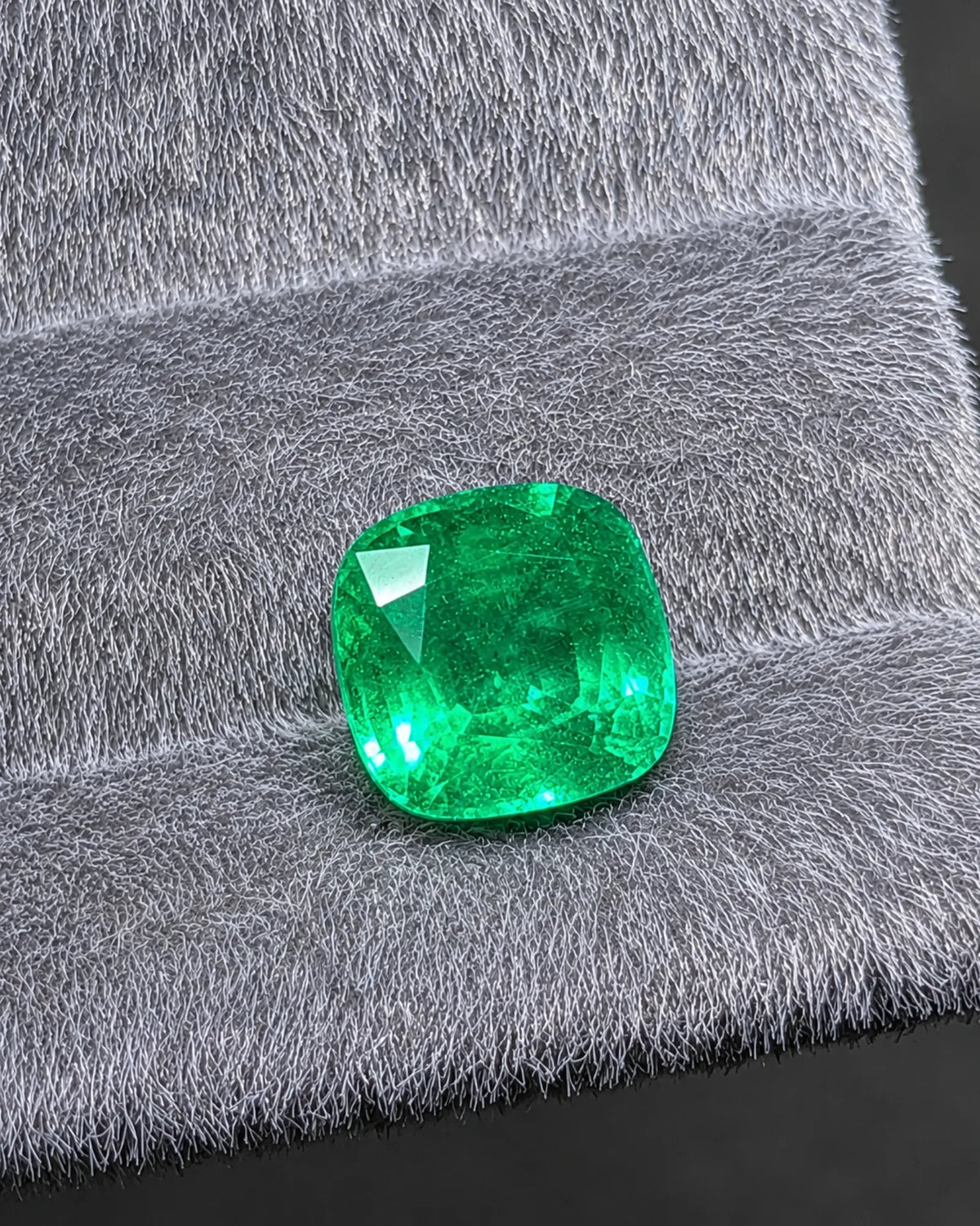 Vivid green Emerald cushion shown under directional light | SARATTI