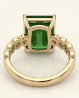 Vivid green tourmaline ring with sculpted diamond shoulders in 18K yellow gold - SARATTI