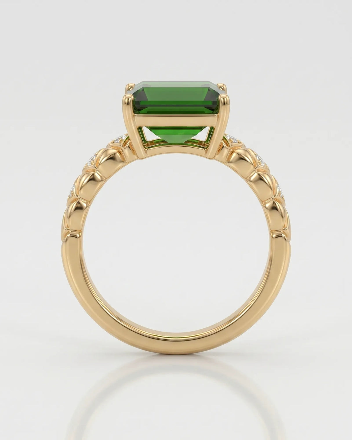 Vivid green tourmaline ring with sculpted diamond shoulders in 18K yellow gold | SARATTI