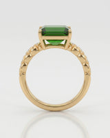 Vivid green tourmaline ring with sculpted diamond shoulders in 18K yellow gold | SARATTI