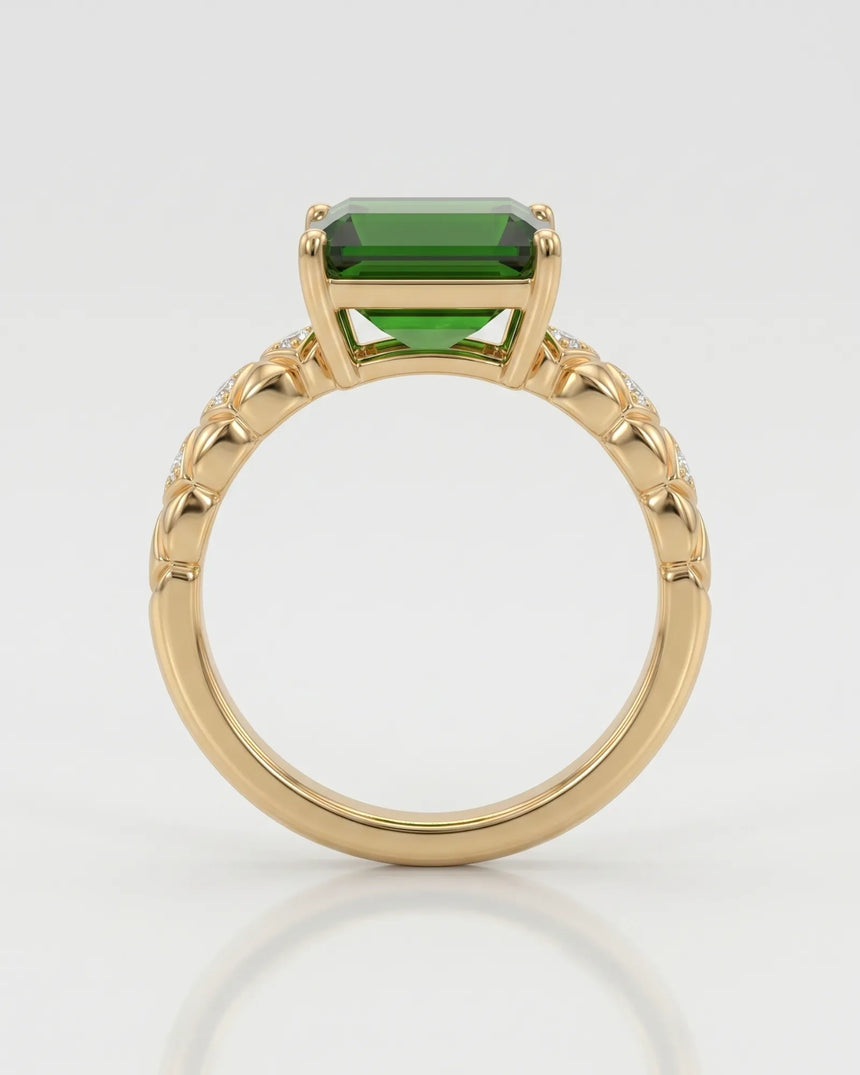 Vivid green tourmaline ring with sculpted diamond shoulders in 18K yellow gold | SARATTI