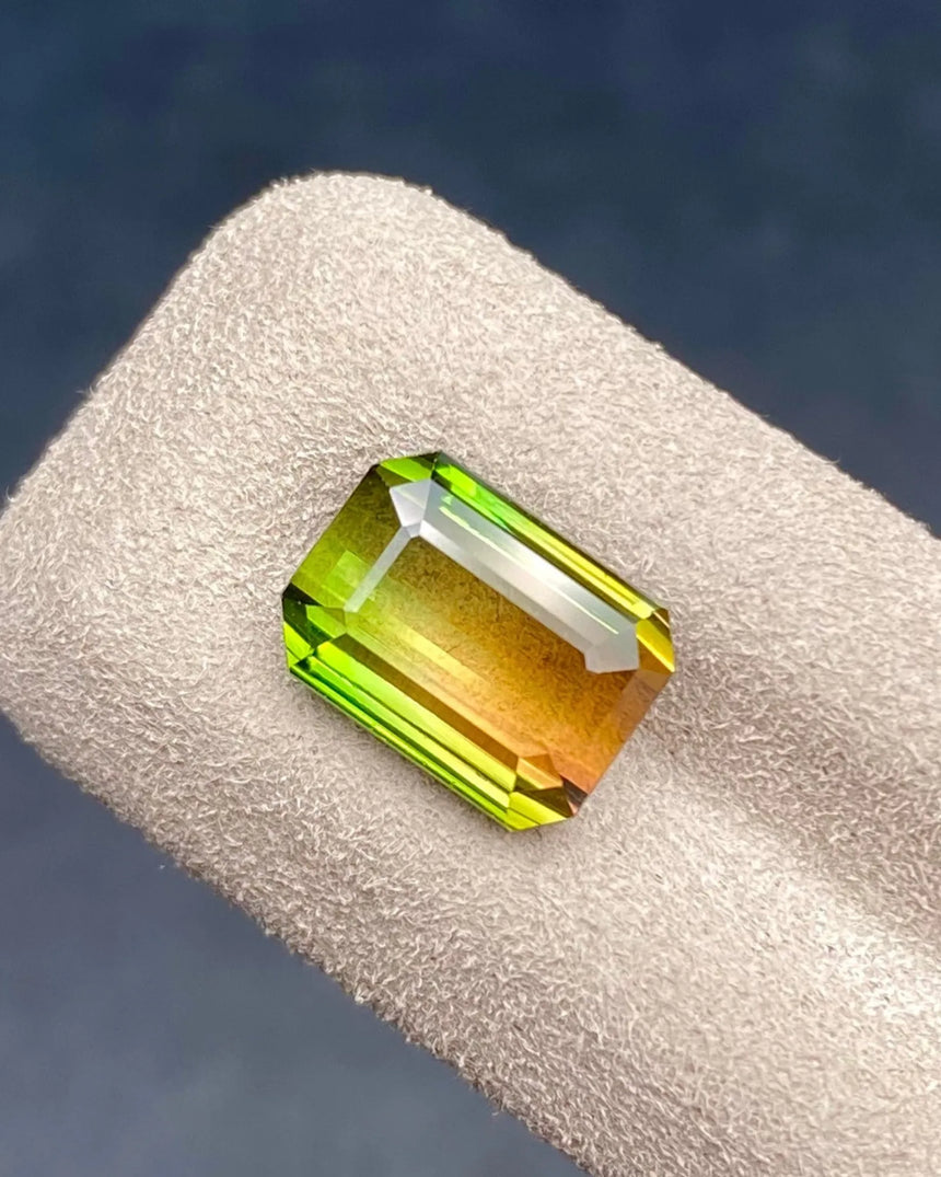 Watermelon Tourmaline alternate angle showing colour zoning | SARATTI