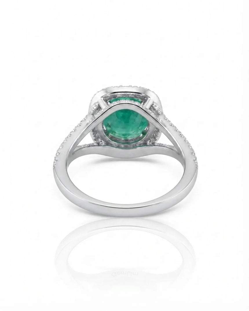 White gold emerald engagement ring and matching curved band for a distinctive proposal | SARATTI