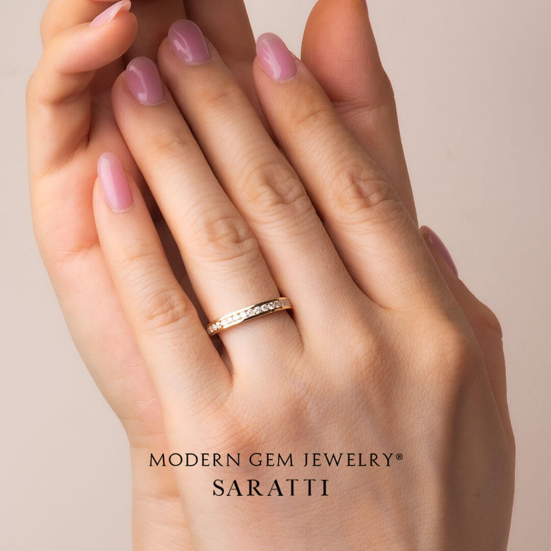 Luxurious Yellow Gold Band on Female Finger  | Modern Gem Jewelry | Saratti 