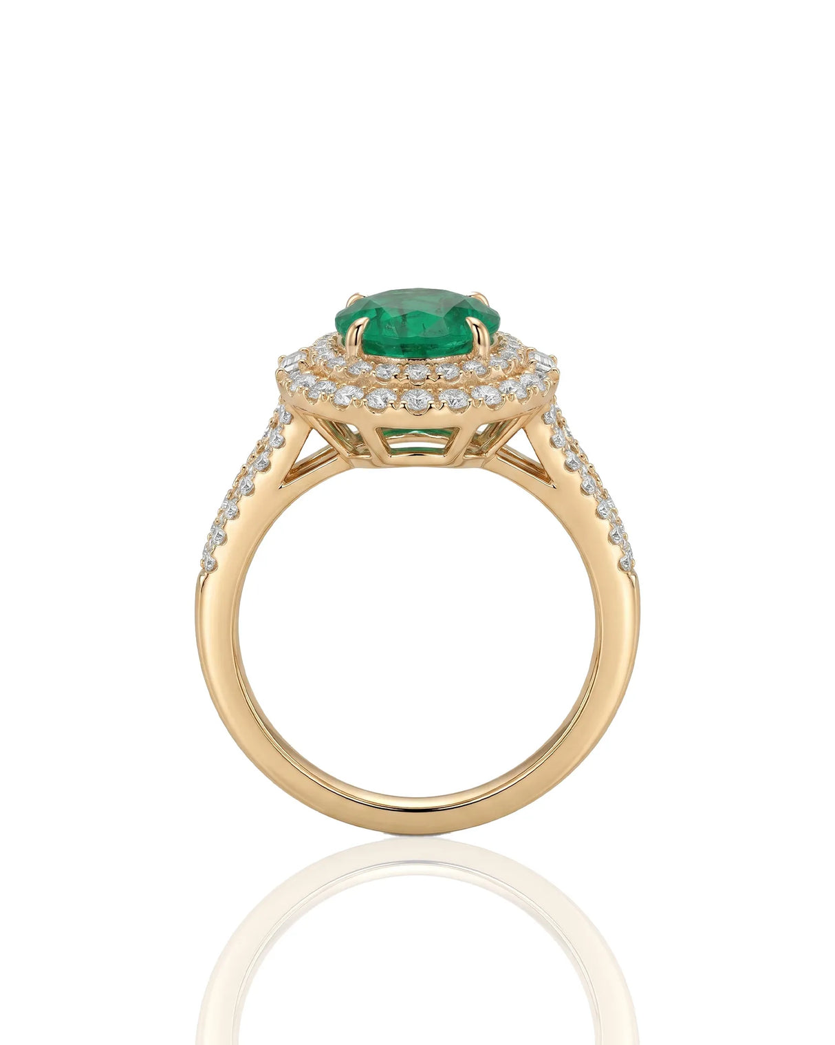Yellow gold oval emerald ring with round and baguette diamond accents | SARATTI