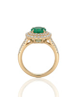 Yellow gold oval emerald ring with round and baguette diamond accents | SARATTI