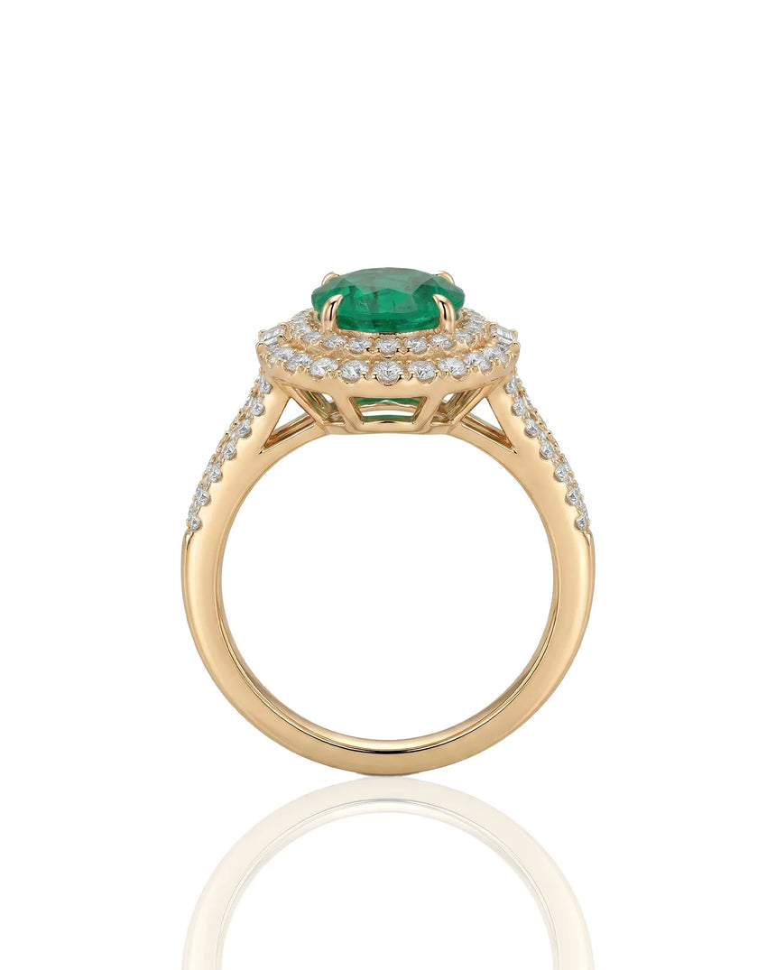 Yellow gold oval emerald ring with round and baguette diamond accents | SARATTI