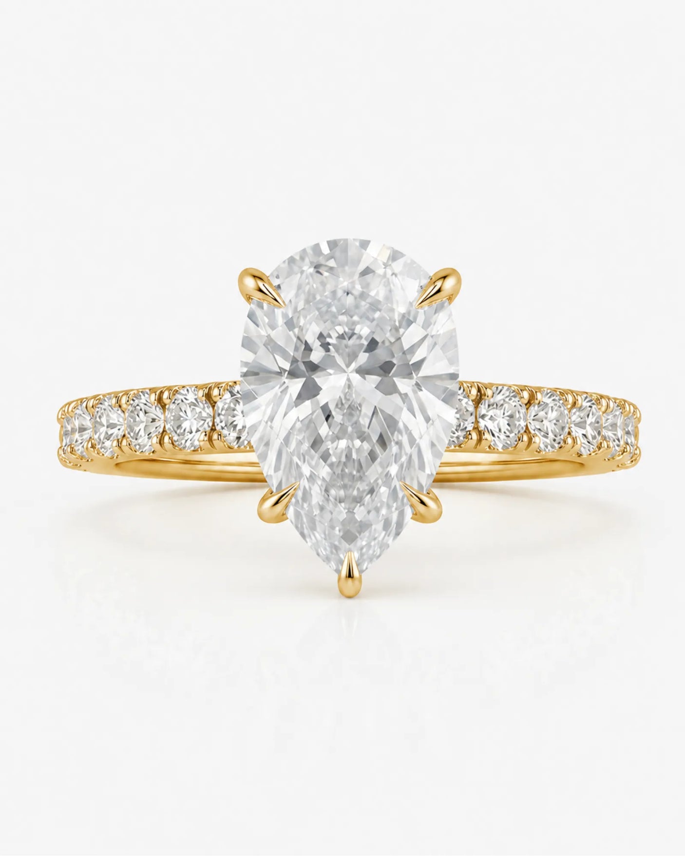 Yellow gold pear shaped moissanite ring for a romantic and refined engagement look | SARATTI