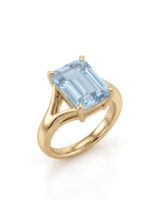 AERIA emerald cut Aquamarine split-shank solitaire ring setting in Yellow Gold, 45-degree view | SARATTI