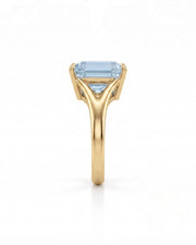 AERIA emerald cut Aquamarine split-shank solitaire ring setting in Yellow Gold, side profile | SARATTI
