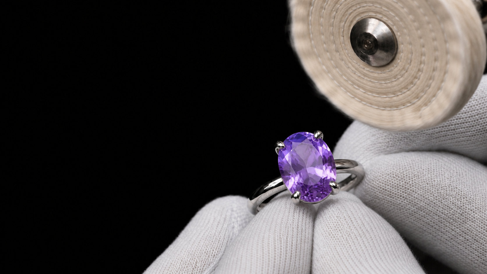 Deep purple amethyst ring, colour zoning oriented to read evenly face-up | SARATTI