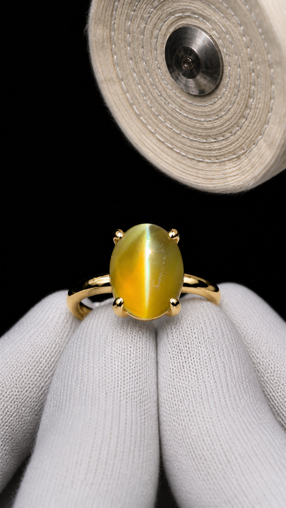 Honey cat's eye chrysoberyl in fine jewellery, Mohs 8.5 and built for daily wear | SARATTI