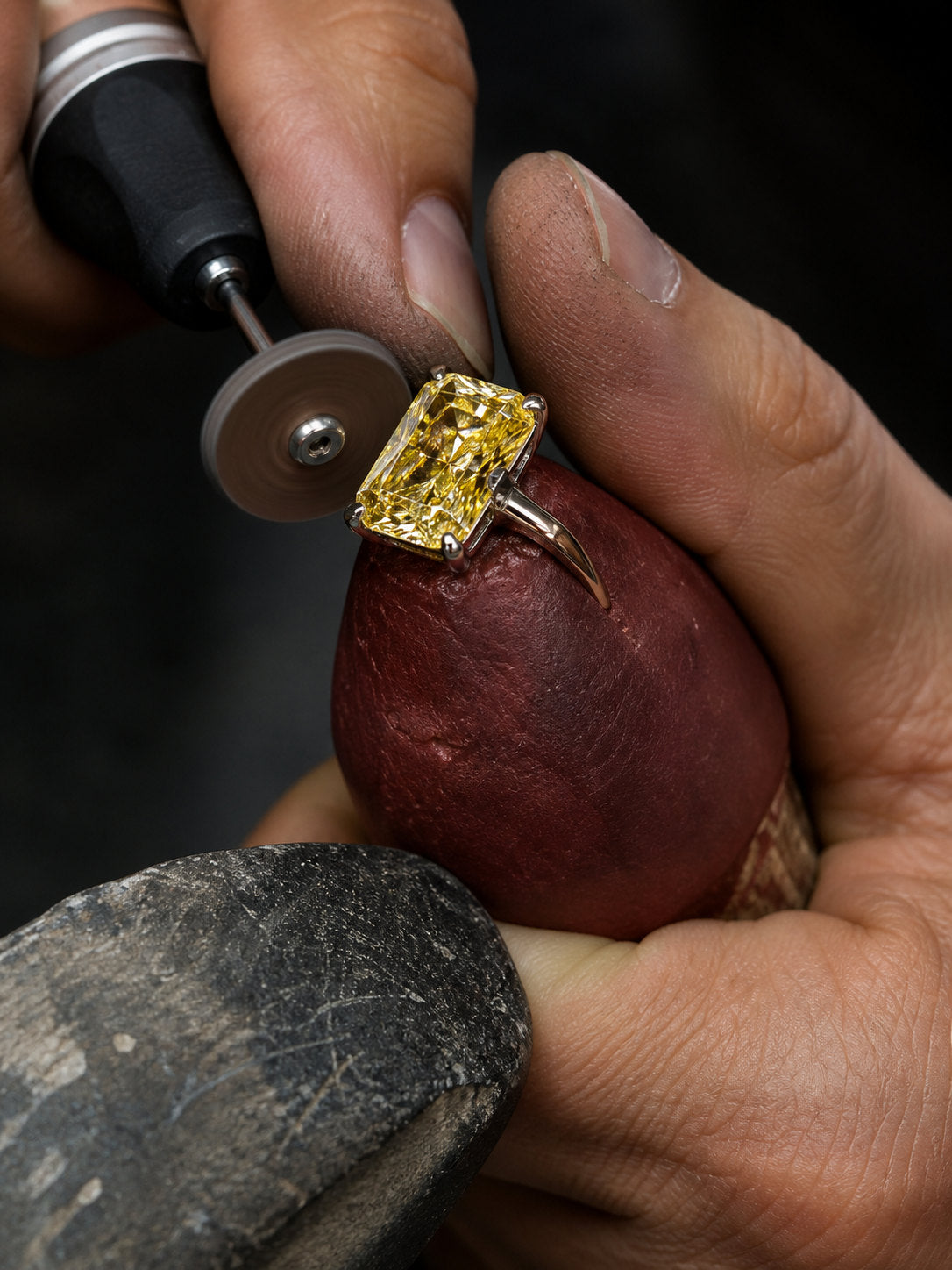 Yellow diamond hand-set in fine jewellery, facets left unobstructed | SARATTI