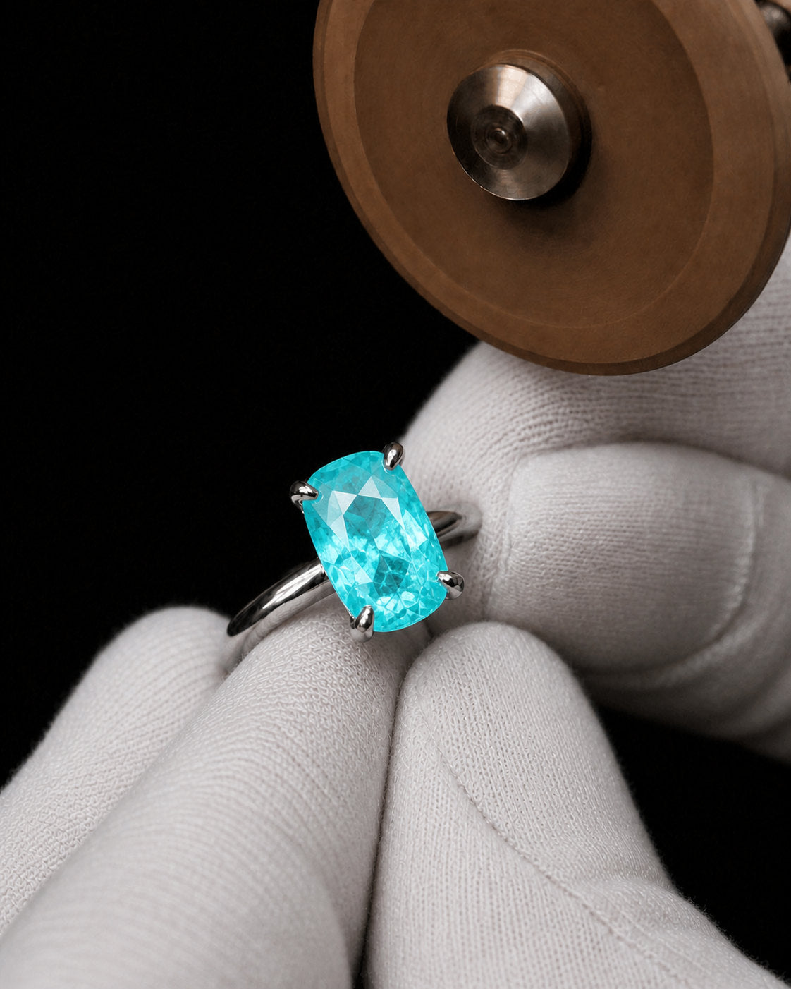Copper-bearing Paraiba tourmaline set in fine jewellery, colour holding in low light | SARATTI
