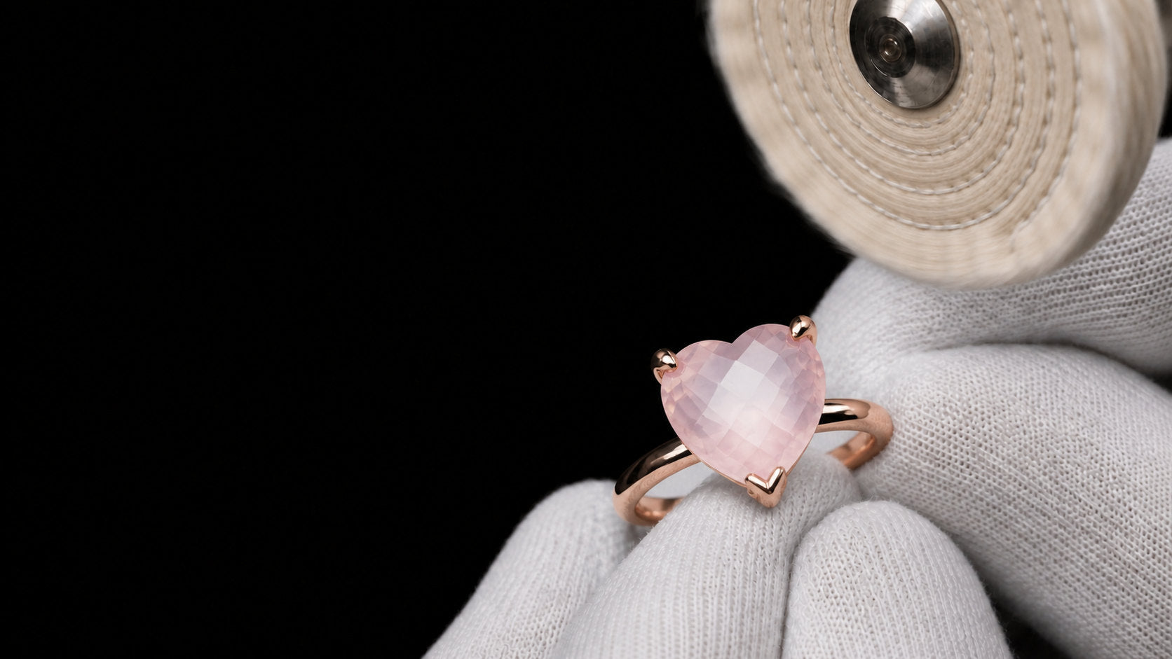 Rose quartz ring, its value carried by the accuracy of the seat and claws | SARATTI