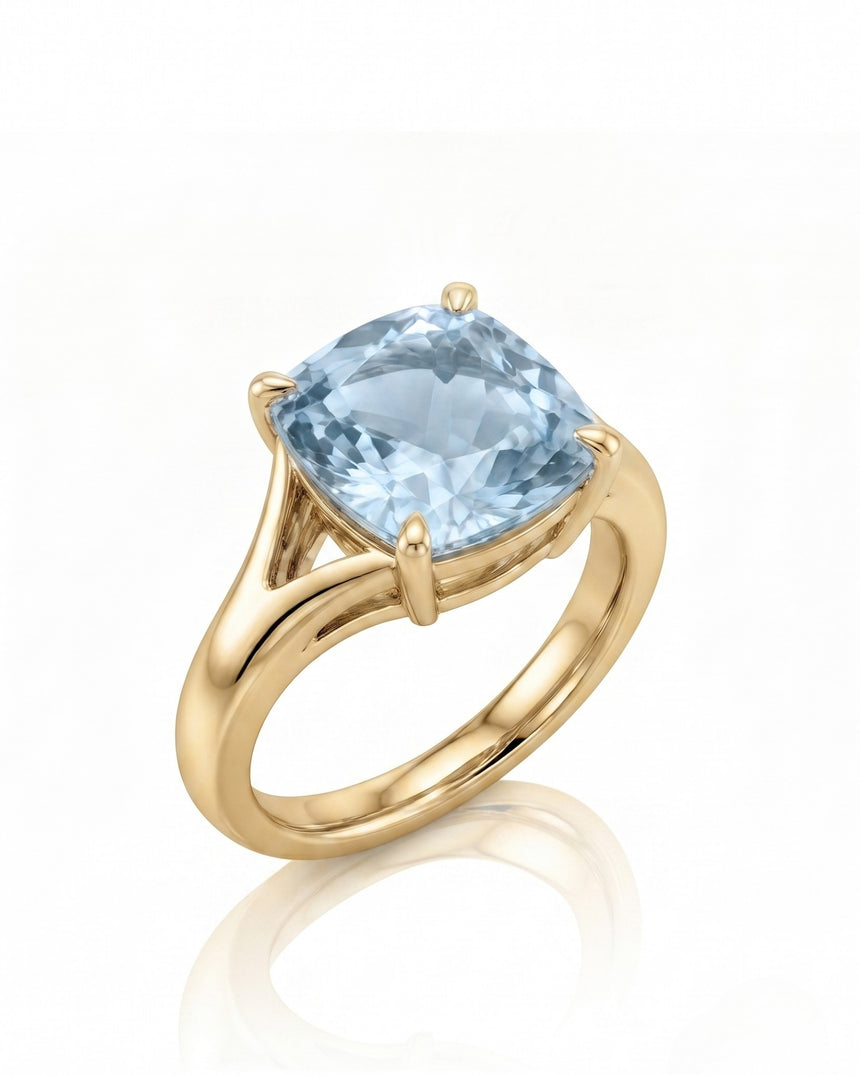 Avenelle cushion cut Aquamarine split-shank ring setting in yellow gold, 45-degree view | SARATTI