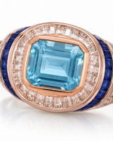 Azzurro Regent emerald-cut Aquamarine cocktail ring setting in rose gold, close-up of baguette diamonds and channel-set blue sapphires | SARATTI