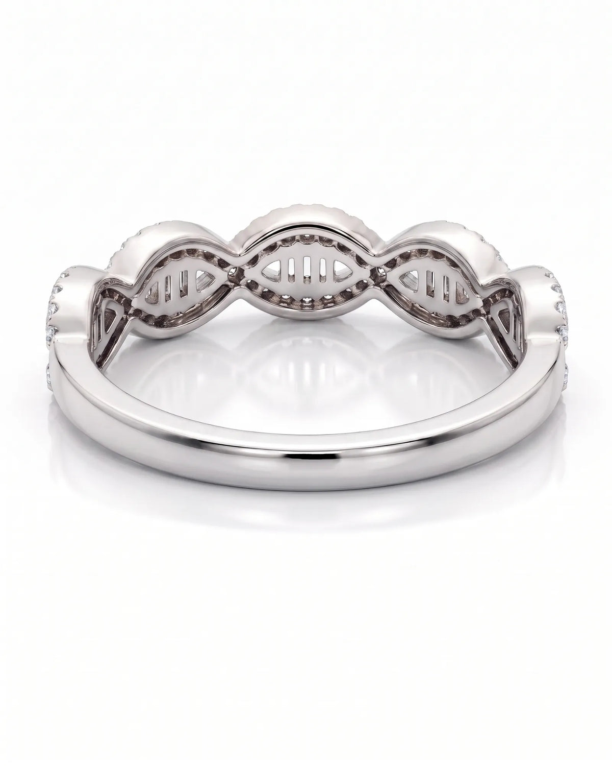 18K white gold wedding ring with baguette and round brilliant diamonds across the upper band | SARATTI