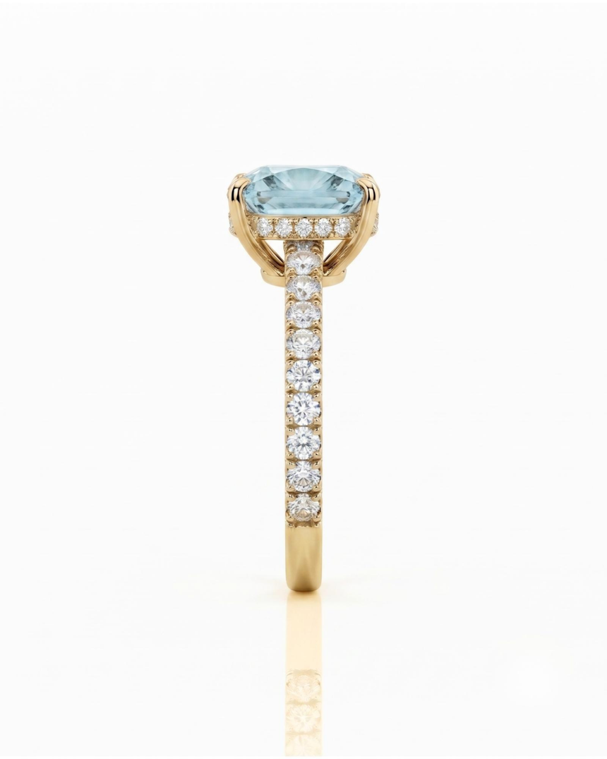CAELIA cushion cut Aquamarine pavé solitaire ring setting in Yellow Gold, side profile | SARATTI