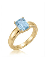 Céleste Arc emerald cut Aquamarine hidden pavé ring setting in yellow gold, 45-degree view | SARATTI