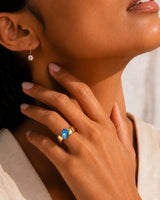Courant pear-cut Aquamarine sculptural open-band solitaire ring setting in Yellow Gold, front view | SARATTI