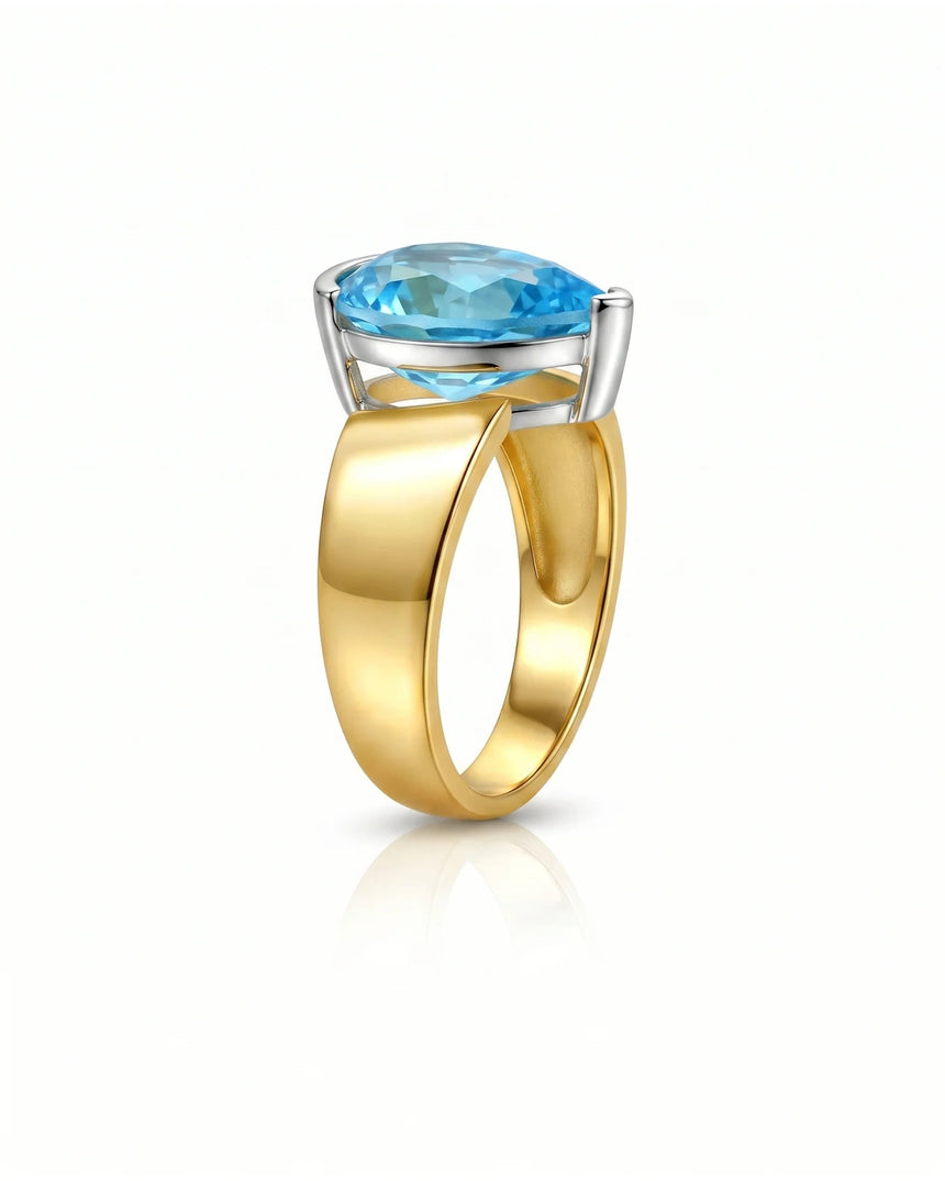 Courant pear-cut Aquamarine sculptural open-band solitaire ring setting in Yellow Gold, top view | SARATTI